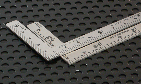 シンワ測定 小型曲尺 10cm×5cm 3寸×1.5寸 三寸法師 センチ・尺目選択 #12101|工具、大工道具、塗装用品なら愛道具館
