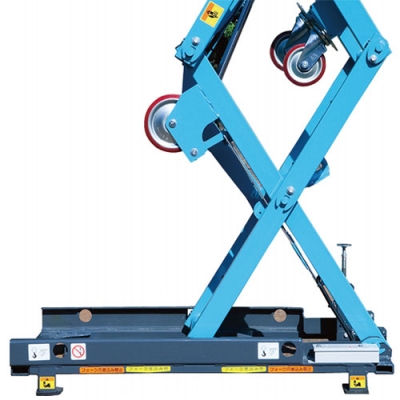 シザース式高所作業台　シザースリフト　作業床高さ0.62～4.6m